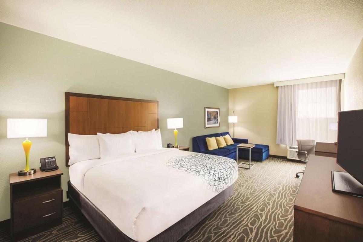 Hotel La Quinta By Wyndham Omaha Airport Downtown à Carter Lake Extérieur photo