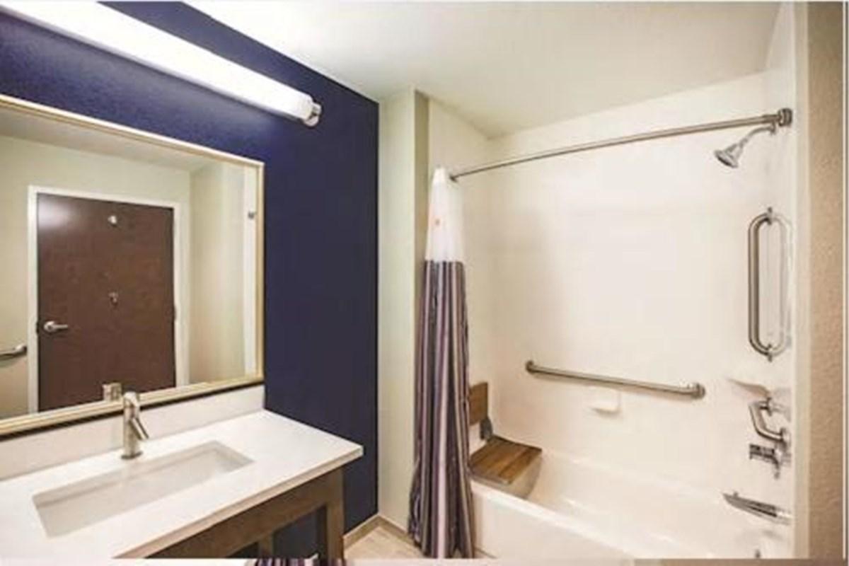 Hotel La Quinta By Wyndham Omaha Airport Downtown à Carter Lake Extérieur photo
