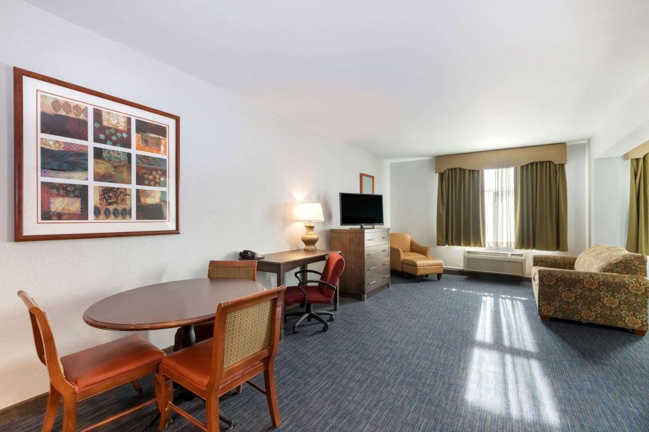 Hotel La Quinta By Wyndham Omaha Airport Downtown à Carter Lake Extérieur photo