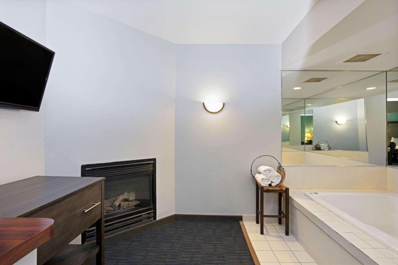 Hotel La Quinta By Wyndham Omaha Airport Downtown à Carter Lake Extérieur photo